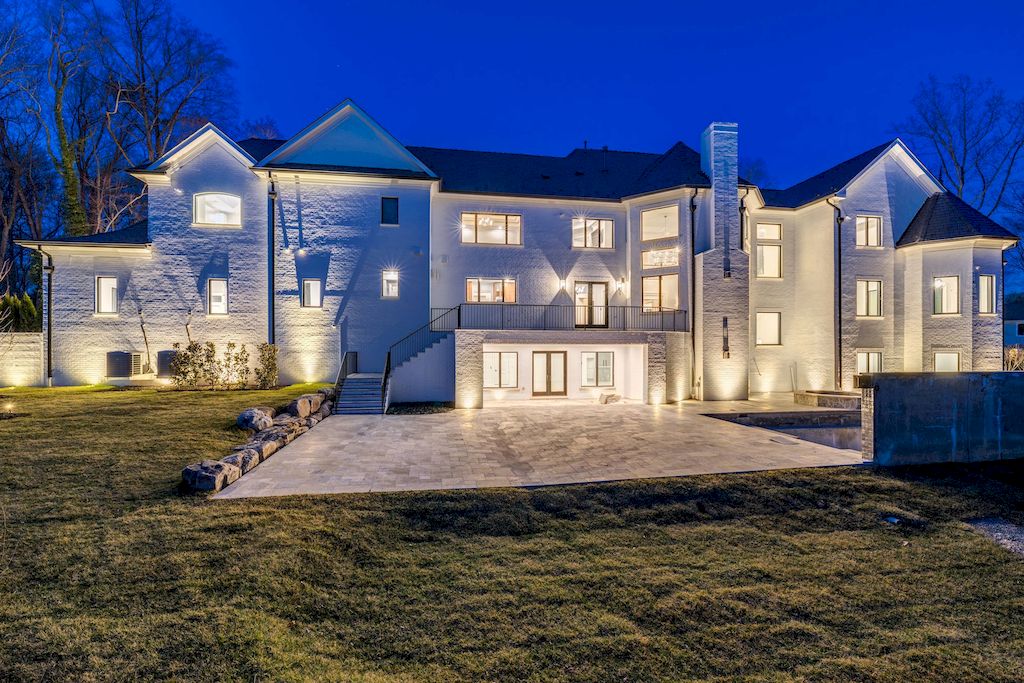 The Home in Virginia is a luxurious home incorporating smart home technologies and amenities now available for sale. This home located at 1332 McCay Ln, McLean, Virginia; offering 06 bedrooms and 10 bathrooms with 13,722 square feet of living spaces.