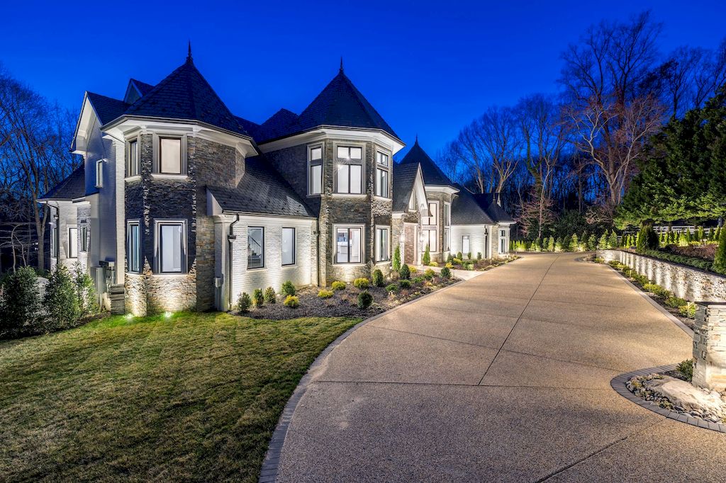 The Home in Virginia is a luxurious home incorporating smart home technologies and amenities now available for sale. This home located at 1332 McCay Ln, McLean, Virginia; offering 06 bedrooms and 10 bathrooms with 13,722 square feet of living spaces.