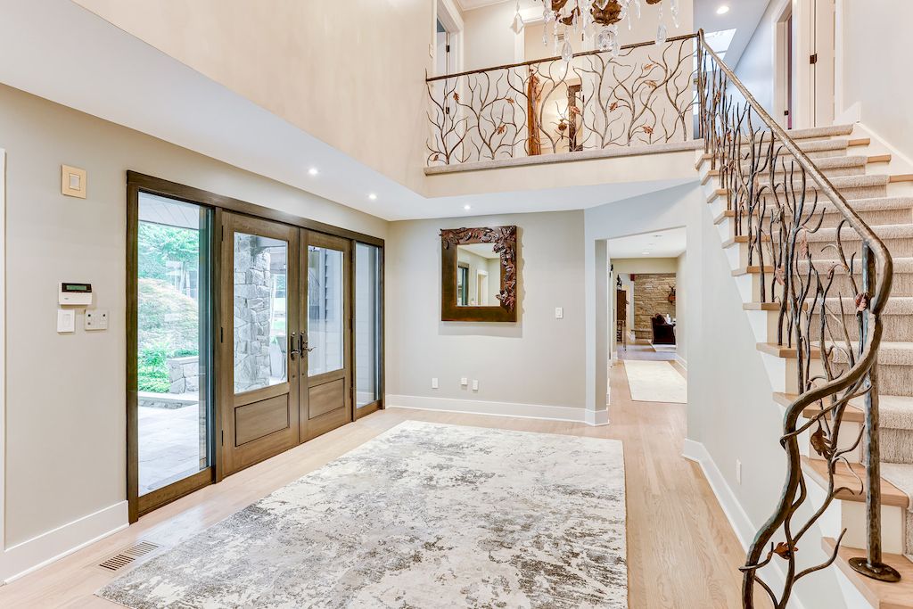 The Home in Virginia is a luxurious home featuring a perfect blend of traditional and contemporary finishes now available for sale. This home located at 536 Springvale Rd, Great Falls, Virginia; offering 06 bedrooms and 09 bathrooms with 12,000 square feet of living spaces.