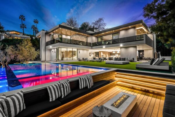 Newly Constructed Modern Home in Encino with Entertainer’s Dream Backyard hit Market for $14,995,000