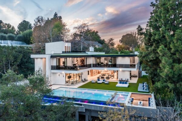 Newly Constructed Modern Home in Encino with An Entertainer's Dream ...