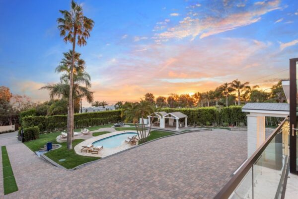 $8.999M Newly Rebuilt Home in Malibu Embodies The Pinnacle of Luxury