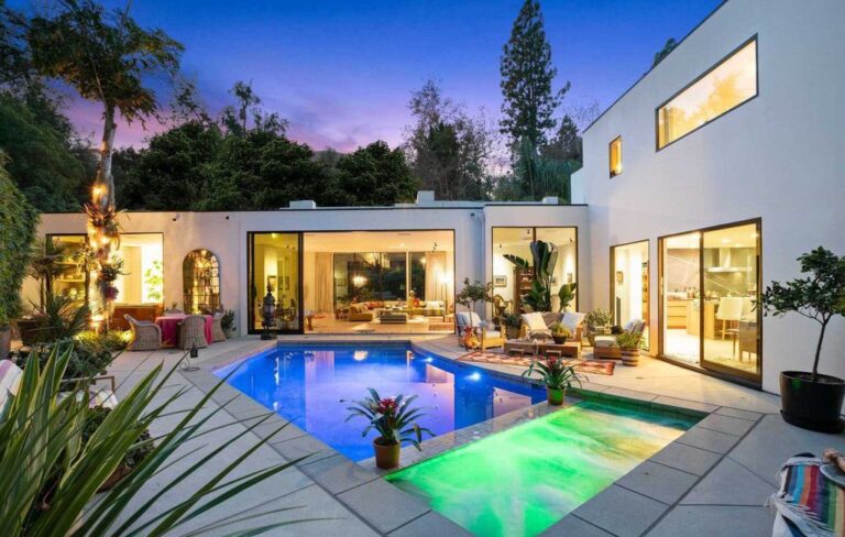 $7.85M Home in Los Angeles showcases A Classic Midcentury Aesthetic