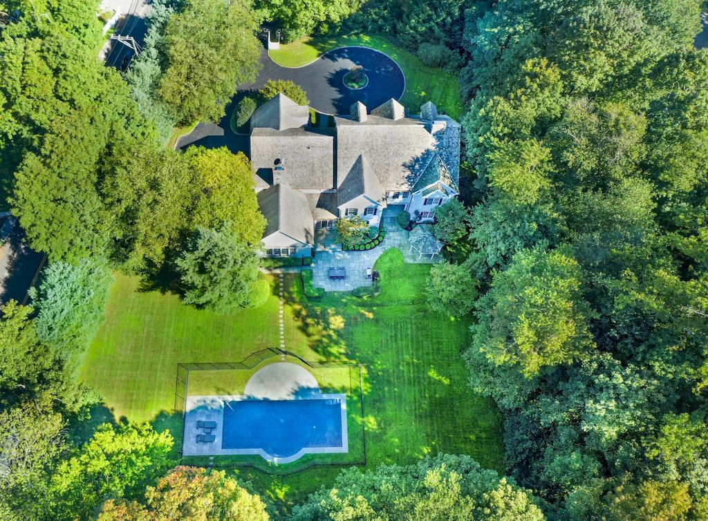 The Home in Connecticut is a luxurious home conveying sophisticated elegance now available for sale. This home located at 62 Brookridge Dr, Greenwich, Connecticut; offering 06 bedrooms and 08 bathrooms with 7,605 square feet of living spaces. 