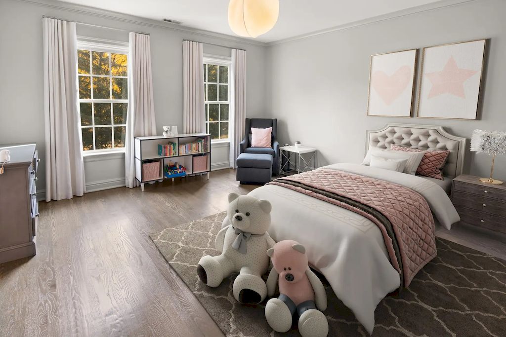 One of the finest hues to use in a master bedroom is pink, and it may look stunning when combined with creams and gray. In order to make the many components of this particular room stand out from one another, a variety of materials in the same color are used throughout the space. Additionally, the space has tasteful touches that don't overpower any one area.