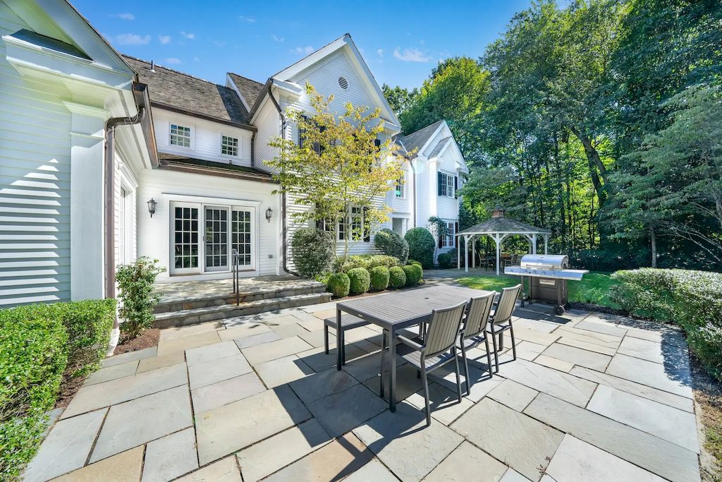 The Home in Connecticut is a luxurious home conveying sophisticated elegance now available for sale. This home located at 62 Brookridge Dr, Greenwich, Connecticut; offering 06 bedrooms and 08 bathrooms with 7,605 square feet of living spaces. 