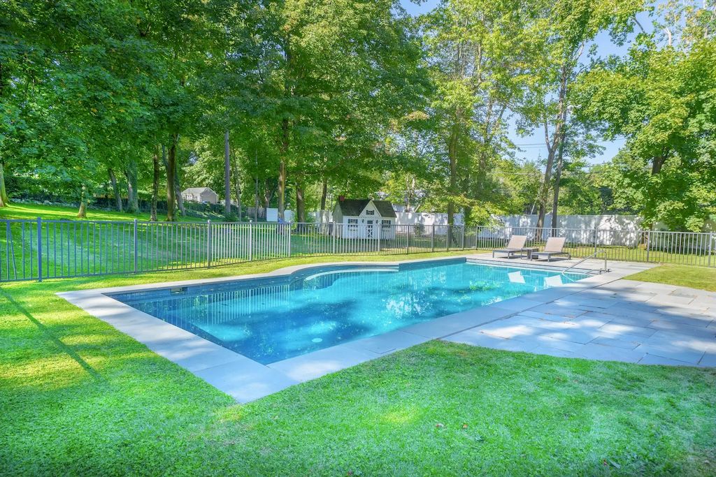 The Home in Connecticut is a luxurious home conveying sophisticated elegance now available for sale. This home located at 62 Brookridge Dr, Greenwich, Connecticut; offering 06 bedrooms and 08 bathrooms with 7,605 square feet of living spaces. 