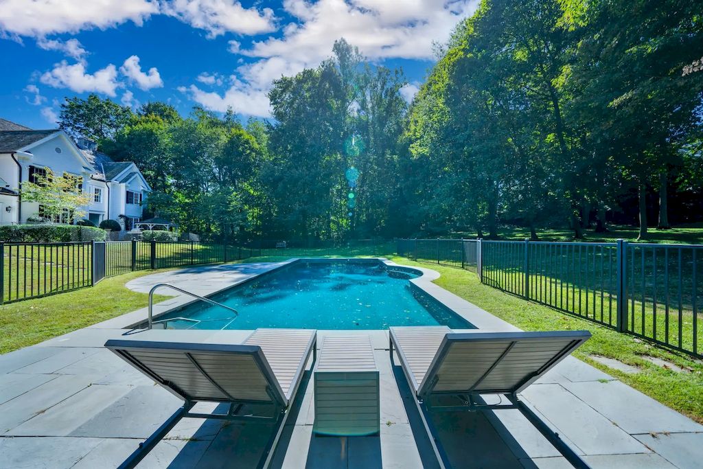 The Home in Connecticut is a luxurious home conveying sophisticated elegance now available for sale. This home located at 62 Brookridge Dr, Greenwich, Connecticut; offering 06 bedrooms and 08 bathrooms with 7,605 square feet of living spaces. 