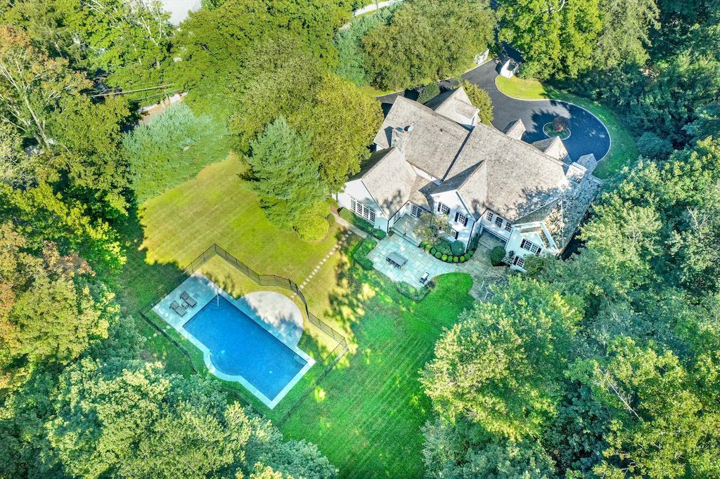 The Home in Connecticut is a luxurious home conveying sophisticated elegance now available for sale. This home located at 62 Brookridge Dr, Greenwich, Connecticut; offering 06 bedrooms and 08 bathrooms with 7,605 square feet of living spaces. 