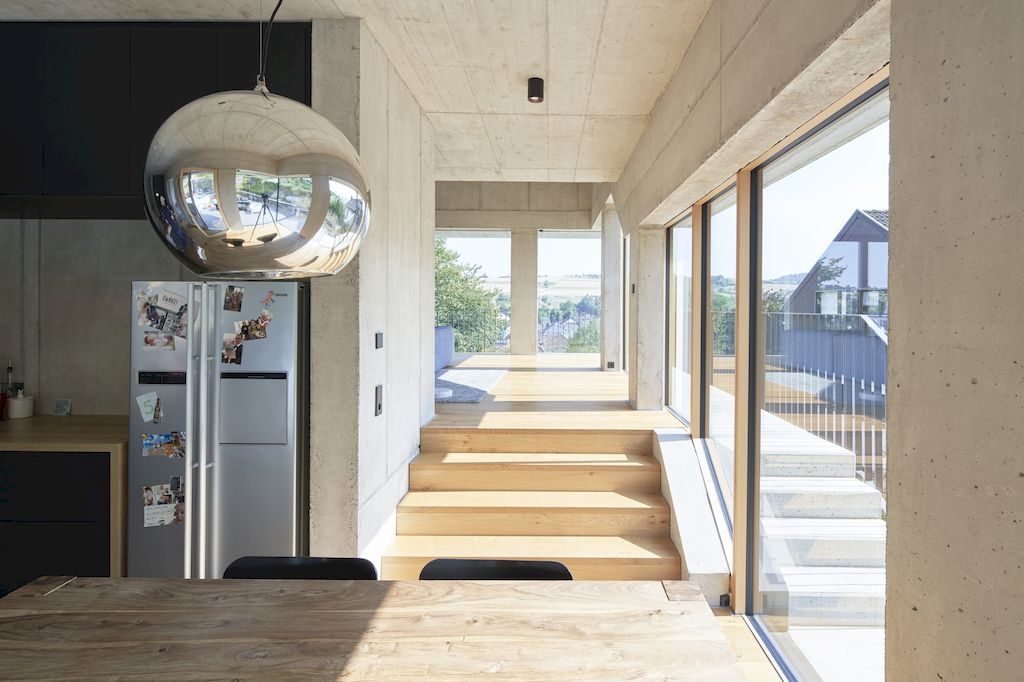 Röhrig House, a Hillside Home Optimizes Resources by Studio Hertweck