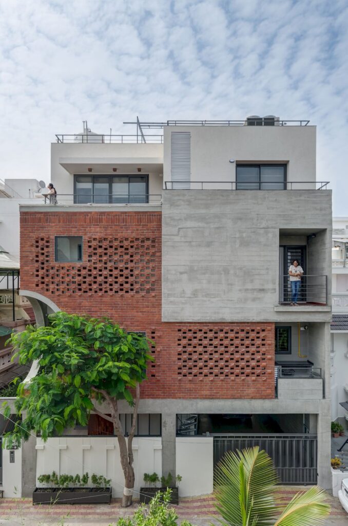 Samruddhi House with Homely Feeling in India by AANGAN Architects