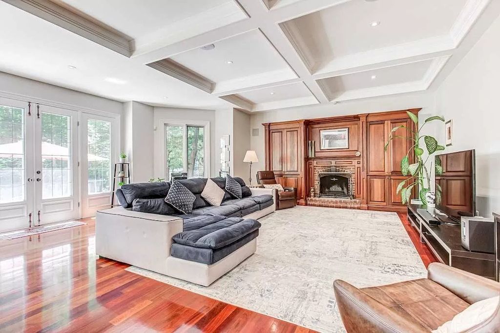 The House in Ontario provides the opulence and space for grand-scale entertaining now available for sale. This home located at 3 Knightswood Rd, Toronto, ON M4N 2G9, Canada