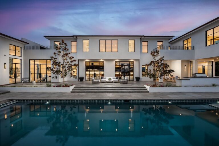 Striking Brand New Contemporary Home with Multiple Entertaining Areas in La Jolla