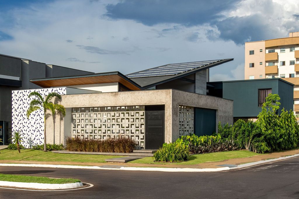 The Green House with Interior and Exterior Integration by AC Arquitetura