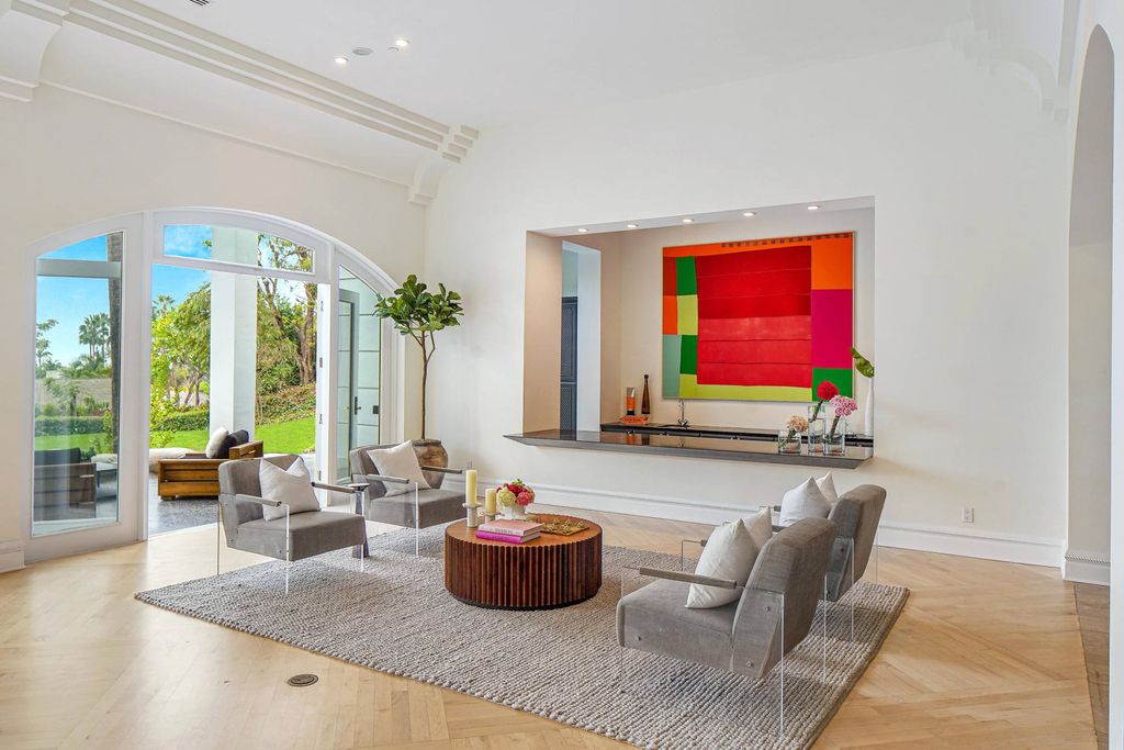 The Beverly Hills Home is a completely private and gated sanctuary was impeccably designed to frame the awe-inspiring city of Los Angeles now available for sale. This house located at 419 Robert Ln, Beverly Hills, California