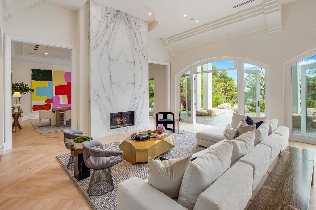 The Beverly Hills Home is a completely private and gated sanctuary was impeccably designed to frame the awe-inspiring city of Los Angeles now available for sale. This house located at 419 Robert Ln, Beverly Hills, California