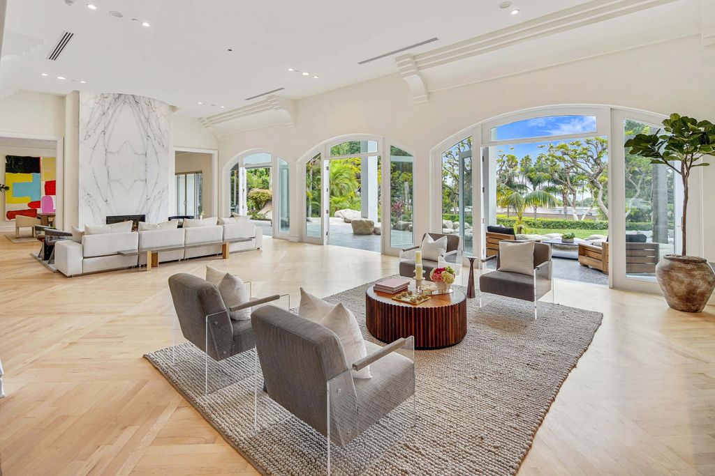 The Beverly Hills Home is a completely private and gated sanctuary was impeccably designed to frame the awe-inspiring city of Los Angeles now available for sale. This house located at 419 Robert Ln, Beverly Hills, California