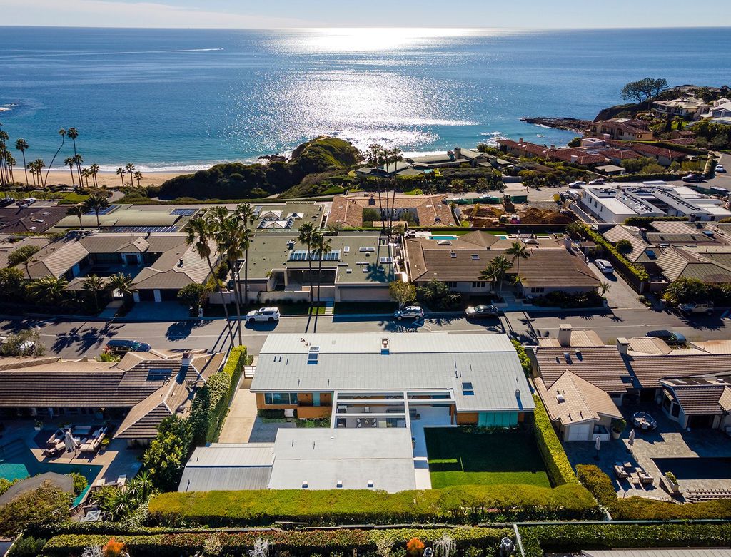 The Laguna Beach Home is a soft contemporary jewel box of an ocean retreat represents coastal cool living at its finest now available for sale. This home located at 2538 Monaco Dr, Laguna Beach, California