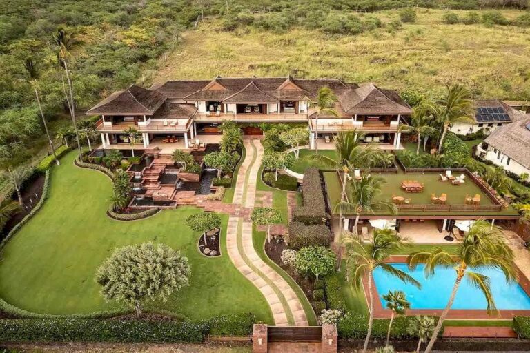 This $29,500,000 Slice of Paradise Offers Unobstructed Views of Breathtaking Turquoise Hawaii Waters