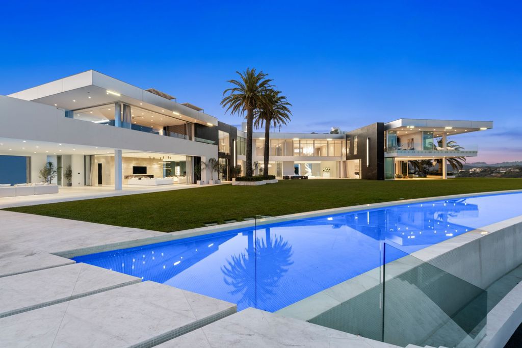 The Los Angeles House is the largest and grandest estate ever built in the urban world with 105,000-square-foot work of art now available for sale. This home located at 944 Airole Way, Los Angeles, California