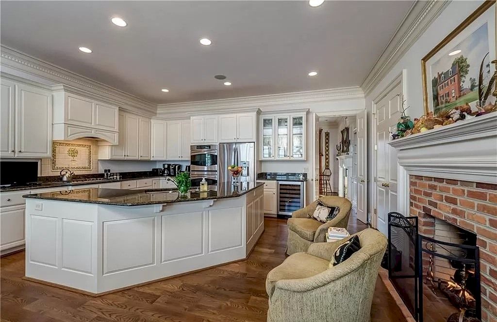 The Home in Virginia is a luxurious home beautifully landscaped and overlooks Linkhorn Bay now available for sale. This home located at 1500 Old Bay Ct, Virginia Beach, Virginia; offering 05 bedrooms and 05 bathrooms with 5,033 square feet of living spaces.