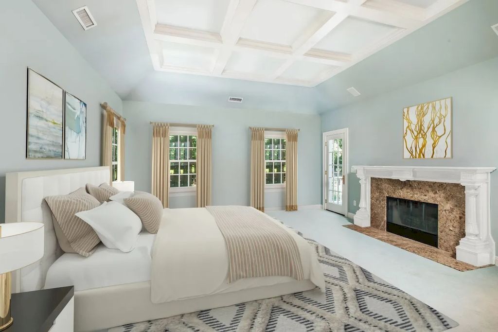 The Home in Connecticut is a luxurious home which is perfect for family comfort, relaxation and entertaining now available for sale. This home located at 21 Alan Ln, New Canaan, Connecticut; offering 06 bedrooms and 07 bathrooms with 7,787 square feet of living spaces.