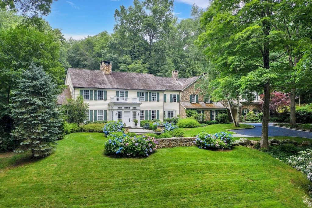 The Home in Connecticut is a luxurious home which is perfect for family comfort, relaxation and entertaining now available for sale. This home located at 21 Alan Ln, New Canaan, Connecticut; offering 06 bedrooms and 07 bathrooms with 7,787 square feet of living spaces.