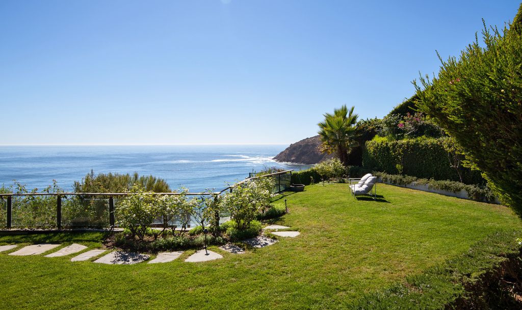 The Malibu Home is a Point Dume mid-century modern estate commands spectacular ocean and Catalina Island views now available for sale. This home located at 29060 Cliffside Dr, Malibu, California