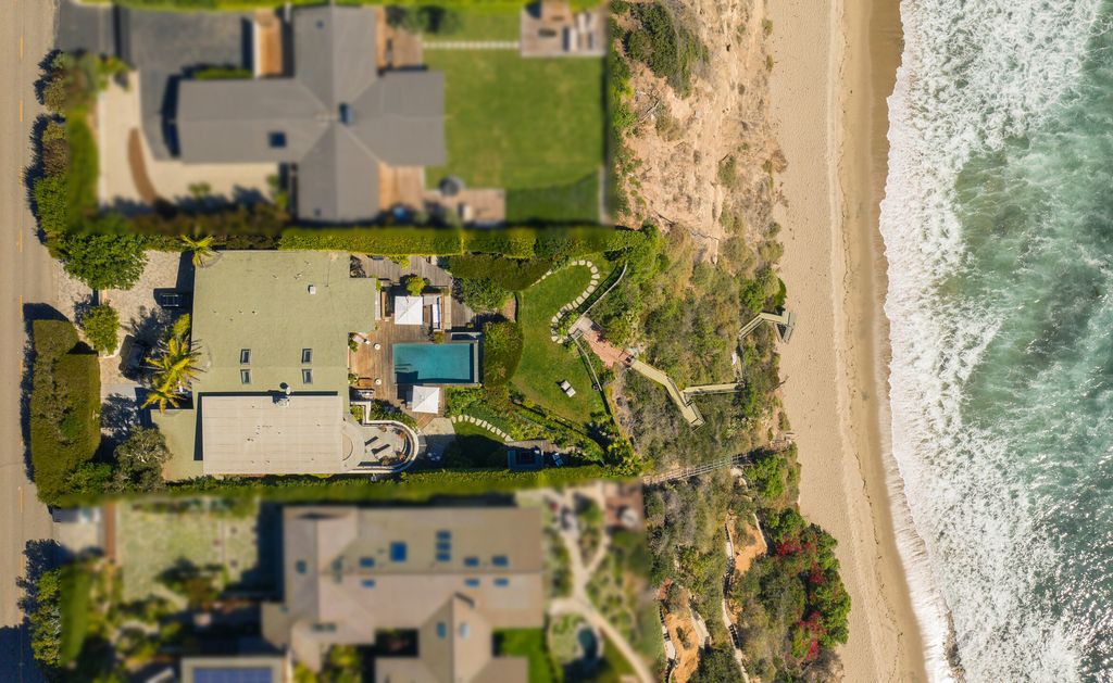 The Malibu Home is a Point Dume mid-century modern estate commands spectacular ocean and Catalina Island views now available for sale. This home located at 29060 Cliffside Dr, Malibu, California