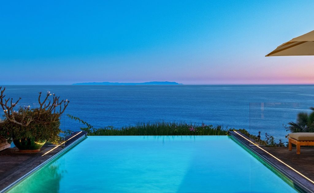 The Malibu Home is a Point Dume mid-century modern estate commands spectacular ocean and Catalina Island views now available for sale. This home located at 29060 Cliffside Dr, Malibu, California