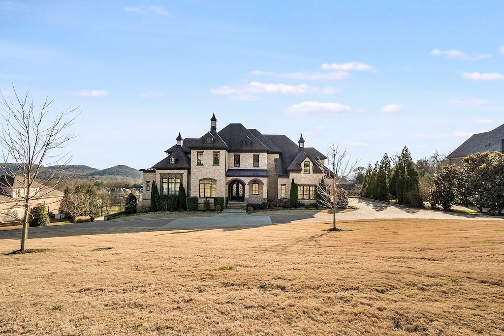 The Home in Tennessee is a luxurious home in neutral colors throughout now available for sale. This home located at 505 Legends Ridge Ct, Franklin, Tennessee; offering 06 bedrooms and 09 bathrooms with 9,233 square feet of living spaces.