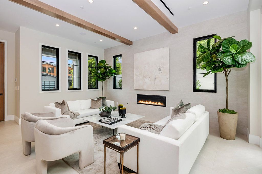 The Los Angeles Home is an elegantly designed newly constructed 5 bedroom home in the prestigious West Hollywood vicinity now available for sale. This home located at 828 N Sierra Bonita Ave, Los Angeles, California
