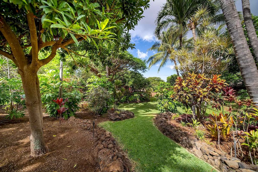 The Home in Hawaii is a luxurious home commanding incredible mountain and ocean views now available for sale. This home located at 135 Kaimanu Pl, Kihei, Hawaii; offering 05 bedrooms and 05 bathrooms with 4,717 square feet of living spaces.