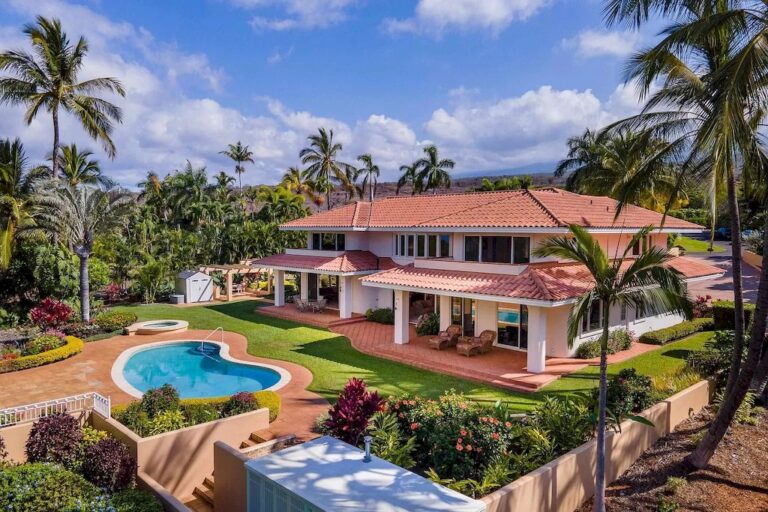 This $4,890,000 Mediterranean-style Villa Offers a Peaceful and Private Retreat in Hawaii