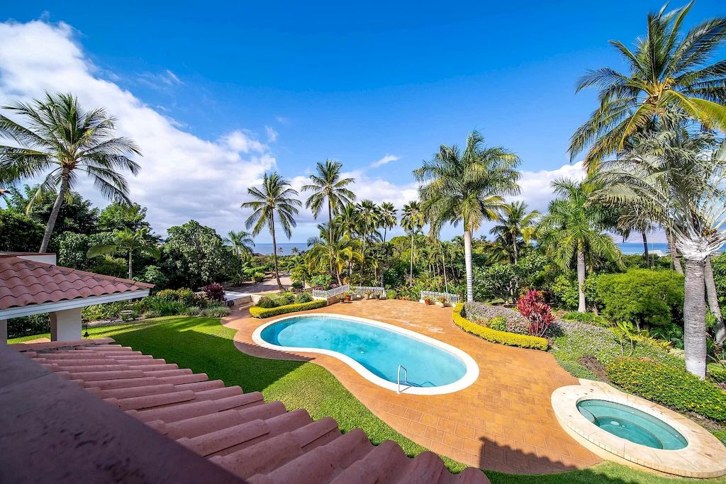 This-4890000-Mediterranean-style-Villa-Offers-a-Peaceful-and-Private-Retreat-in-Hawaii-4