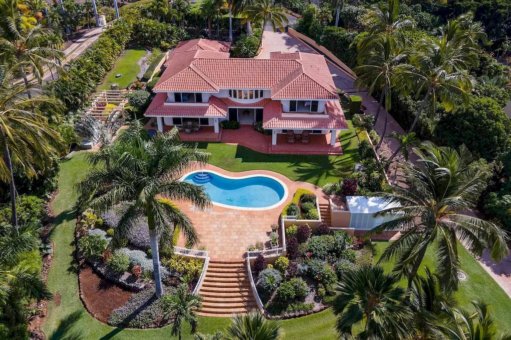 The Home in Hawaii is a luxurious home commanding incredible mountain and ocean views now available for sale. This home located at 135 Kaimanu Pl, Kihei, Hawaii; offering 05 bedrooms and 05 bathrooms with 4,717 square feet of living spaces.