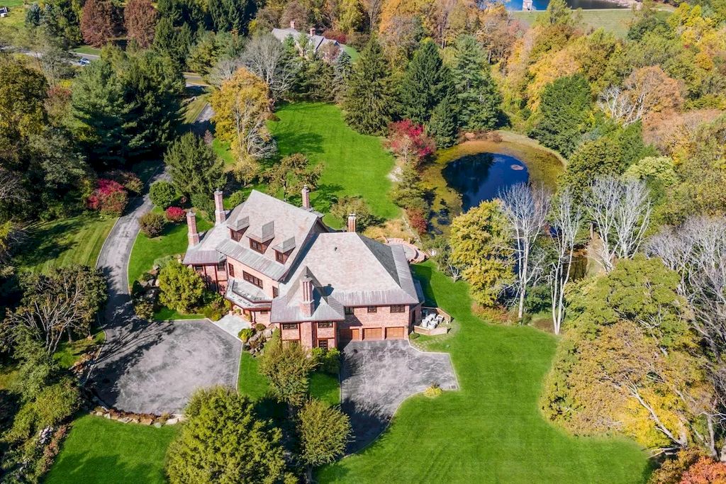 The Home in Connecticut is a luxurious home offering custom designed interiors, enchanting water views, expansive gardens, and so on now available for sale. This home located at 913 Oenoke Rdg, New Canaan, Connecticut; offering 07 bedrooms and 09 bathrooms with 10,824 square feet of living spaces.