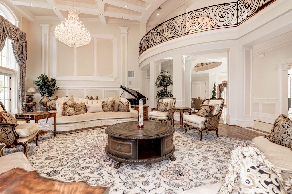 The Home in Virginia is a luxurious home presenting elegance and privacy now available for sale. This home located at 904 Chinquapin Rd, McLean, Virginia; offering 07 bedrooms and 11 bathrooms with 20,000 square feet of living spaces.