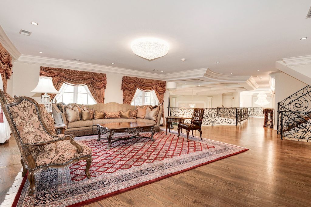 The Home in Virginia is a luxurious home presenting elegance and privacy now available for sale. This home located at 904 Chinquapin Rd, McLean, Virginia; offering 07 bedrooms and 11 bathrooms with 20,000 square feet of living spaces.