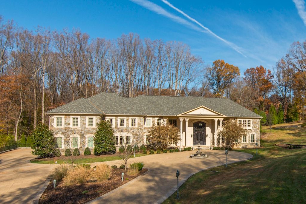 The Home in Virginia is a luxurious home presenting elegance and privacy now available for sale. This home located at 904 Chinquapin Rd, McLean, Virginia; offering 07 bedrooms and 11 bathrooms with 20,000 square feet of living spaces.