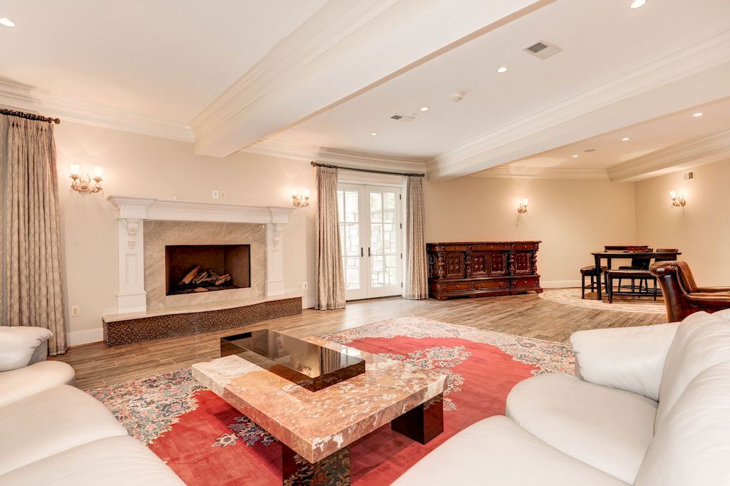 The Home in Virginia is a luxurious home presenting elegance and privacy now available for sale. This home located at 904 Chinquapin Rd, McLean, Virginia; offering 07 bedrooms and 11 bathrooms with 20,000 square feet of living spaces.