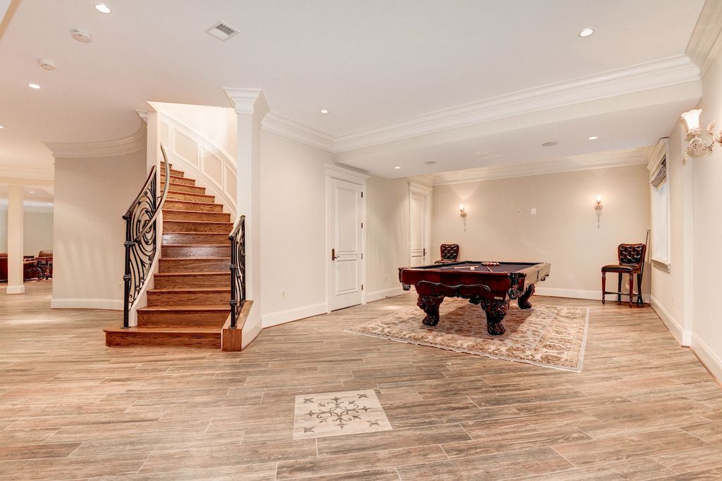 The Home in Virginia is a luxurious home presenting elegance and privacy now available for sale. This home located at 904 Chinquapin Rd, McLean, Virginia; offering 07 bedrooms and 11 bathrooms with 20,000 square feet of living spaces.