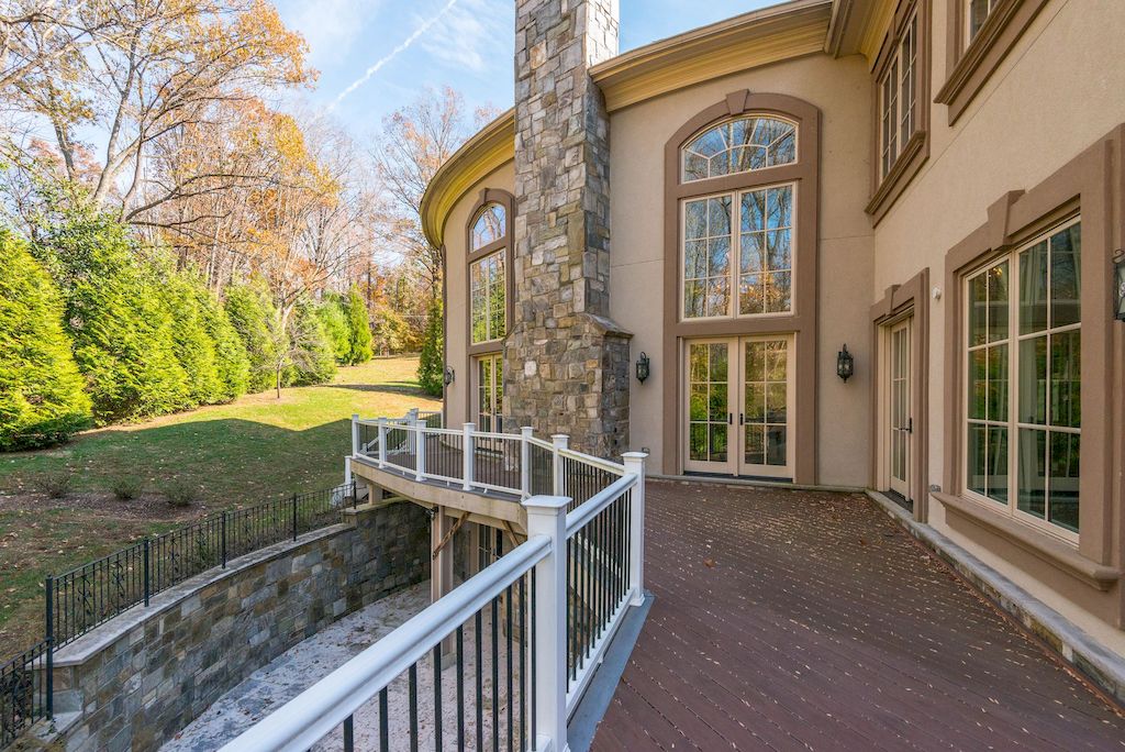 The Home in Virginia is a luxurious home presenting elegance and privacy now available for sale. This home located at 904 Chinquapin Rd, McLean, Virginia; offering 07 bedrooms and 11 bathrooms with 20,000 square feet of living spaces.