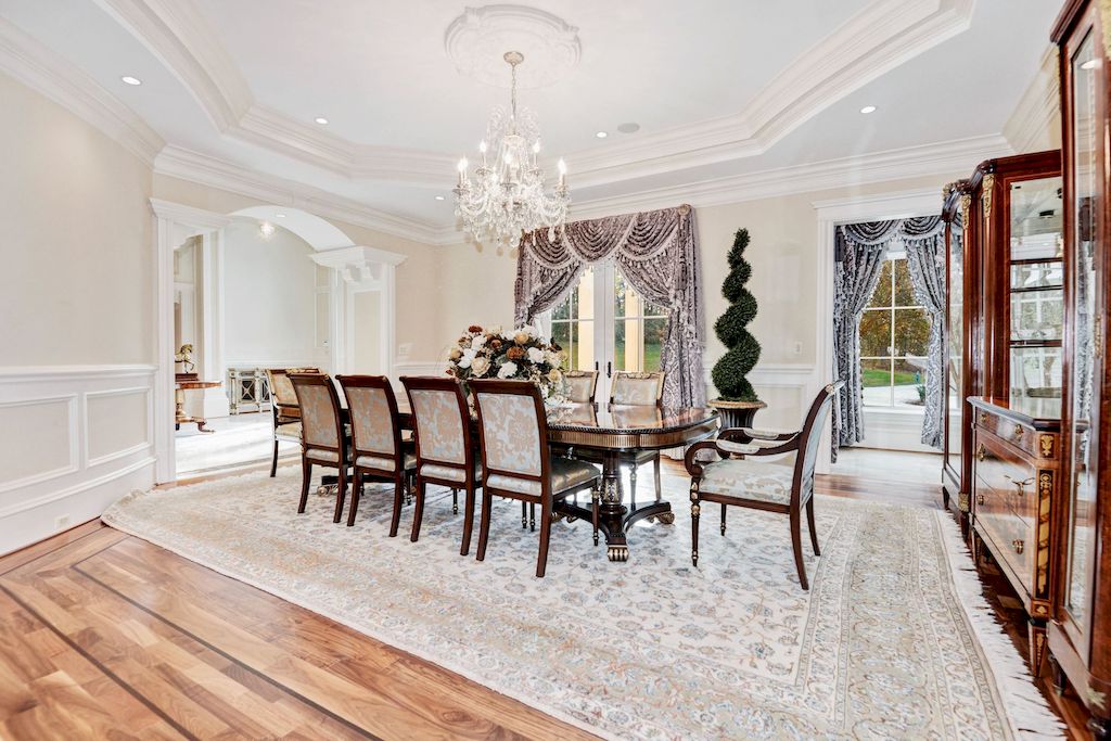 The Home in Virginia is a luxurious home presenting elegance and privacy now available for sale. This home located at 904 Chinquapin Rd, McLean, Virginia; offering 07 bedrooms and 11 bathrooms with 20,000 square feet of living spaces.