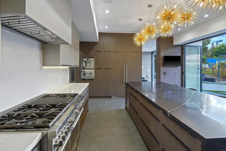 $6.48M Modern Contemporary Home in Encino has Expansive Backyard