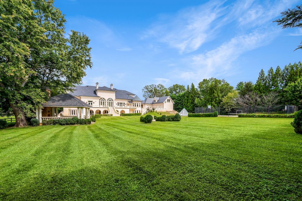 The Home in Maryland is a luxurious home that reminds you of the finest European palaces now available for sale. This home located at 9300 River Rd, Potomac, Maryland; offering 09 bedrooms and 12 bathrooms with 18,900 square feet of living spaces.