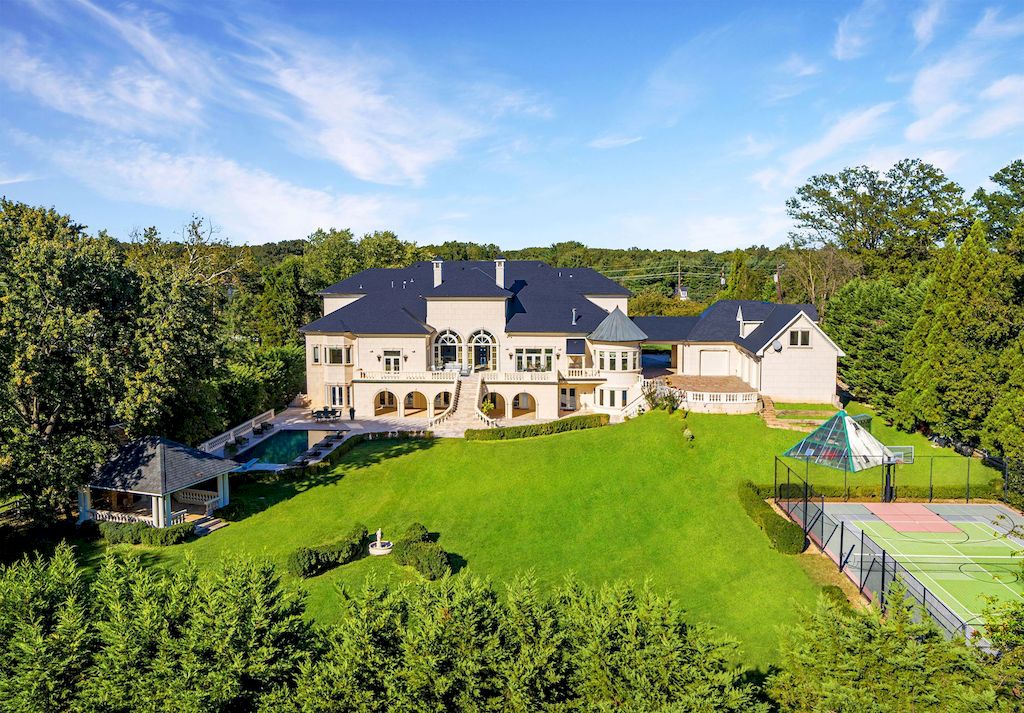 The Home in Maryland is a luxurious home that reminds you of the finest European palaces now available for sale. This home located at 9300 River Rd, Potomac, Maryland; offering 09 bedrooms and 12 bathrooms with 18,900 square feet of living spaces.