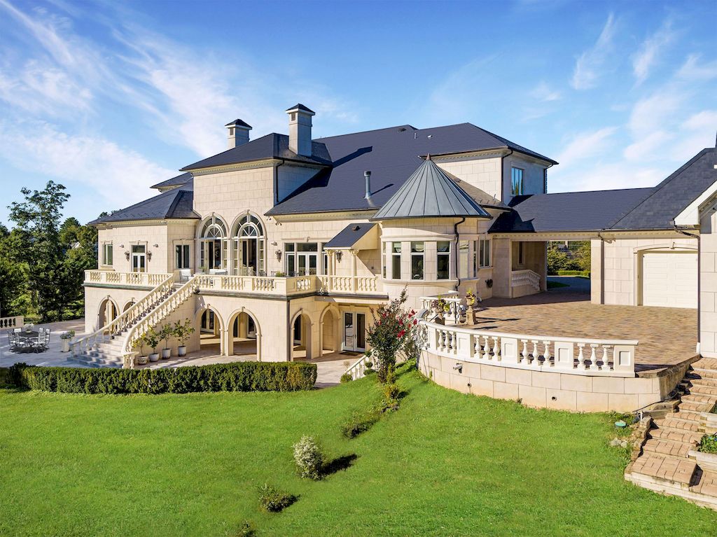 The Home in Maryland is a luxurious home that reminds you of the finest European palaces now available for sale. This home located at 9300 River Rd, Potomac, Maryland; offering 09 bedrooms and 12 bathrooms with 18,900 square feet of living spaces.