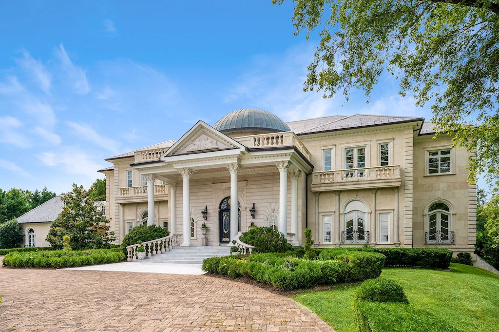 The Home in Maryland is a luxurious home that reminds you of the finest European palaces now available for sale. This home located at 9300 River Rd, Potomac, Maryland; offering 09 bedrooms and 12 bathrooms with 18,900 square feet of living spaces.