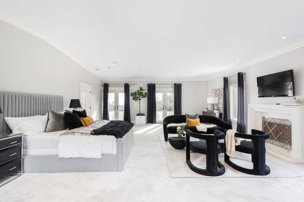 The Beverly Hills Home is a California paradise was thoughtfully done to create comfortable and modern living spaces now available for sale. This house located at 1404 Dawnridge Dr, Beverly Hills, California